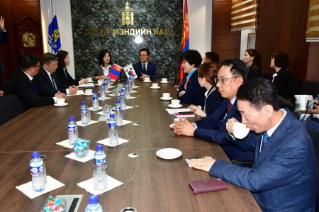 БНСУ-ын Парламентийн гишүүн Ким Ён Жү, Ёндон Пу дүүргийн засаг дарга Чэ Хён Жү нарыг хүлээн авч уулзлаа